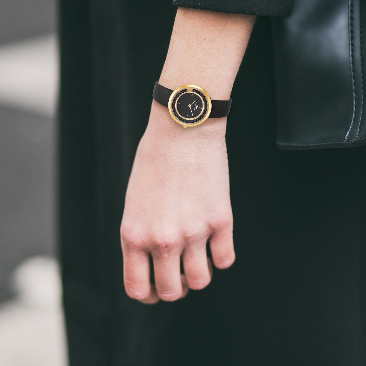 
                  
                    Damen Quarzuhr gelbgold Echtleder schwarz
                  
                